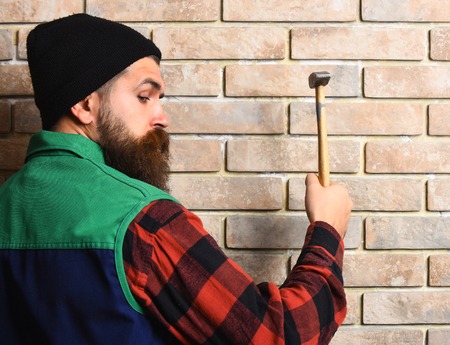 Choosing the Right Builder for Your UK Garage Conversion: Tips, Accreditations, and Recommendations